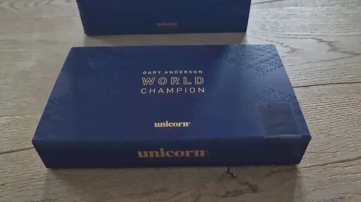 Unicorn Gary Anderson Phase 6 reserve dart set